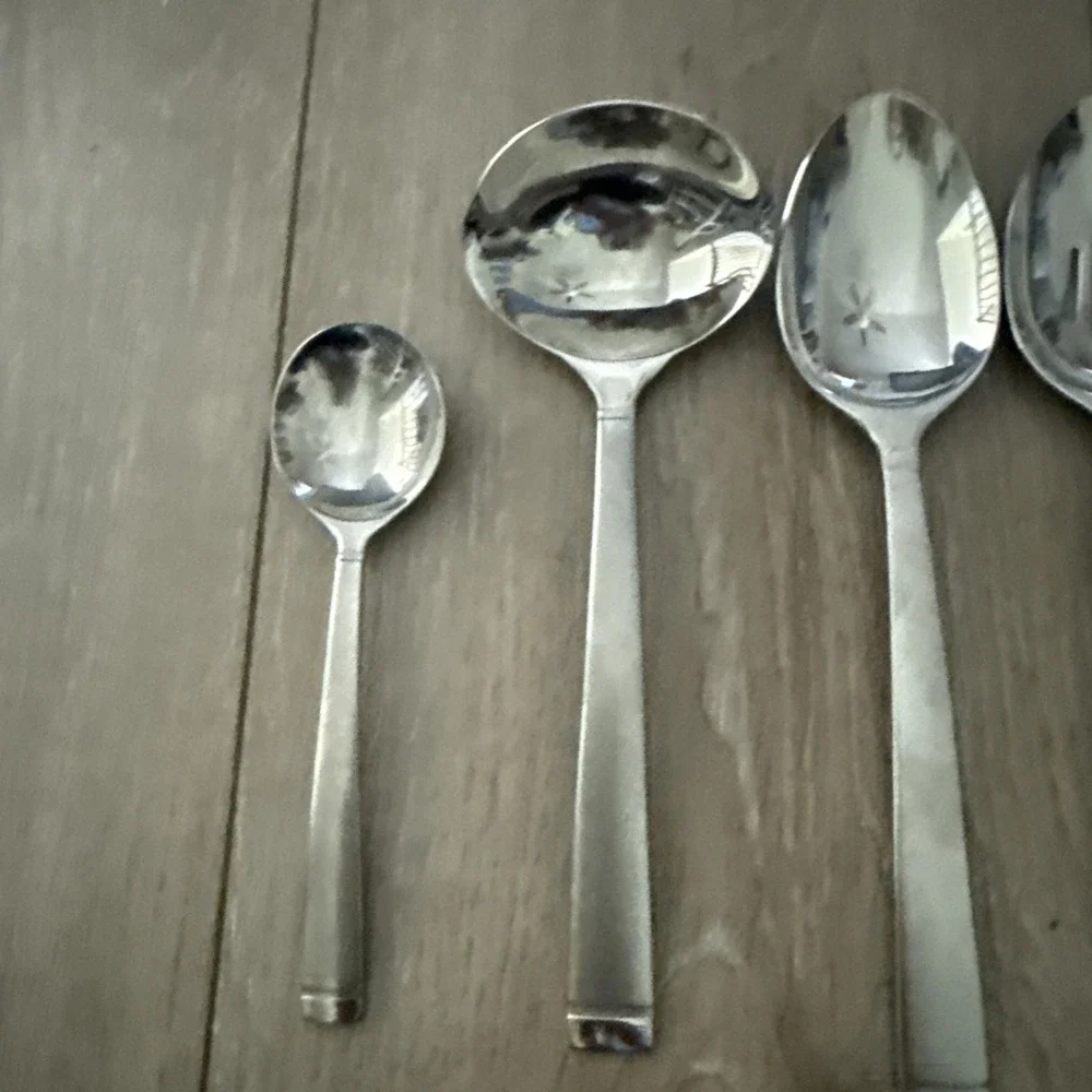 Oneida - FROST - 6 serving pieces Serving‎ Spoon, Casserole Spoon, Ladle, Sugar